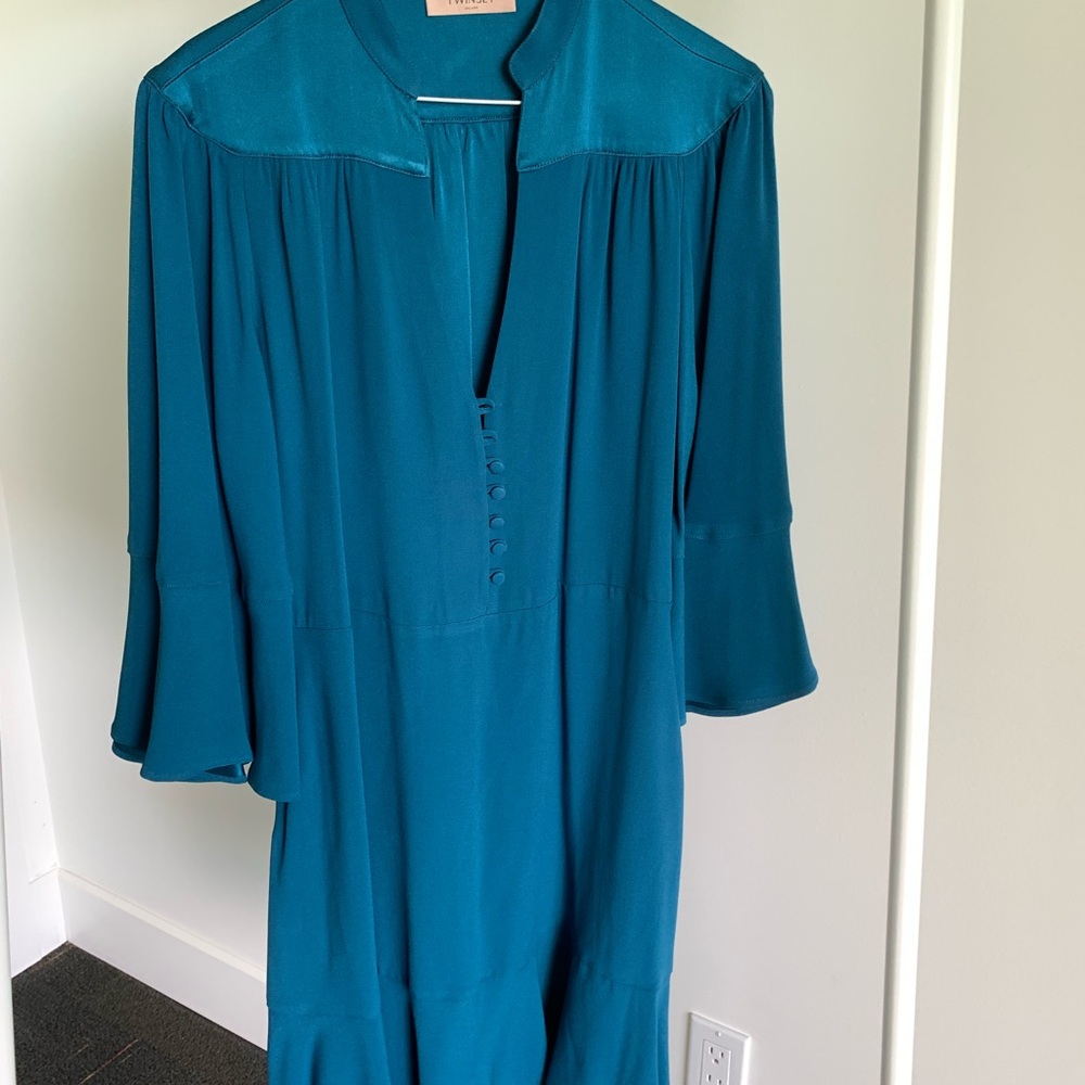 Chic short dress in turquoise blue